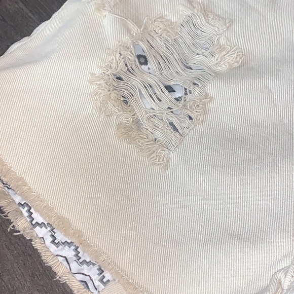 Forever 21 Khaki Studded Distressed Cut Off Denim Shorts Size 28 - Picture 5 of 8